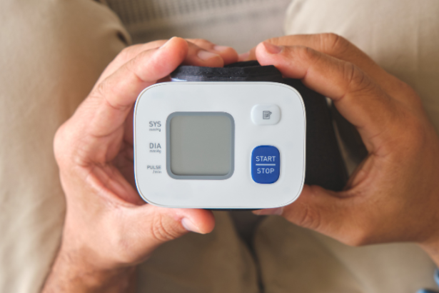 Relógios inteligentes passam a alertar sobre possíveis sinais de pressão alta no Brasil