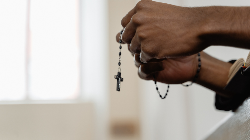 A proposta de Liturgia e transcendência: Saiba com Jose Eduardo De Oliveira e Silva como elevar a alma para além do visível destaca a dimensão espiritual da celebração. Produção de Jose Eduardo De Oliveira e Silva.